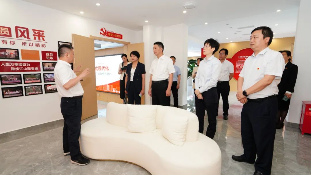 福建省人民政府国有资产监督管理委员会修兴高一行莅临尊龙凯时党？疾斓餮