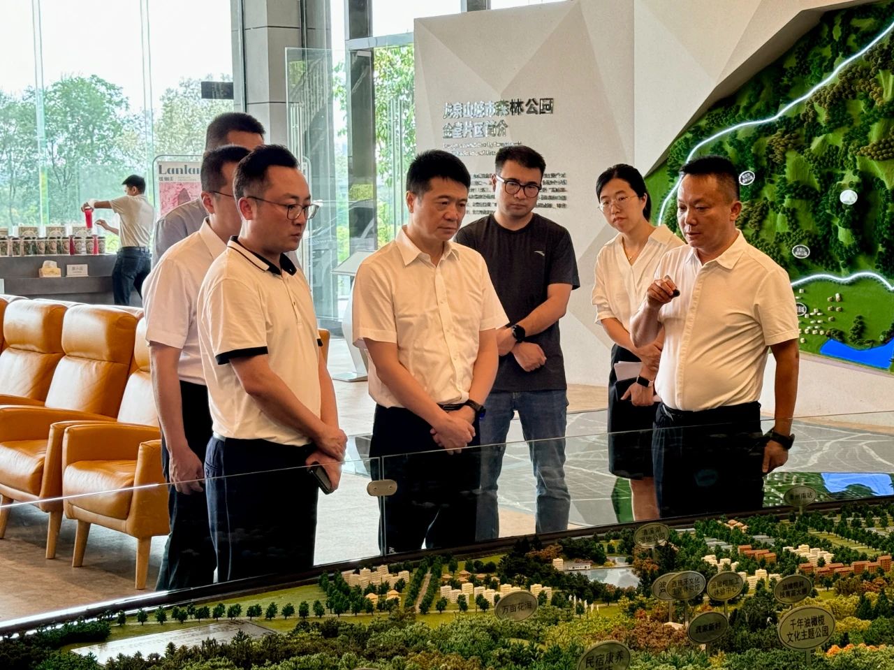 省尊龙凯时集团党委书记、董事长游勇带队赴聚峰谷项目开展汛期安全生产检查并调研生产经营情况